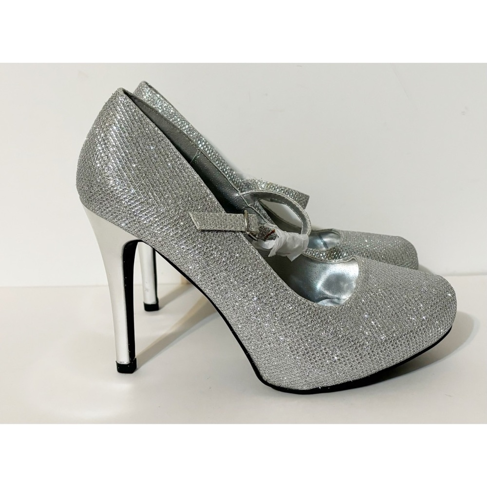 Qupid Sparkling Silver Platform 4.5" Heels, NEW, Size 8